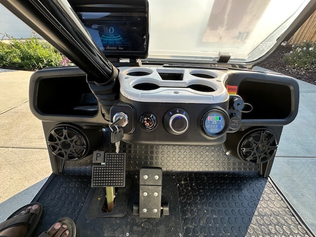 Evolution EV Classic 4 PRO Electric Golf Cart 4-Seater 48V with Enhanced Performance and Comfort