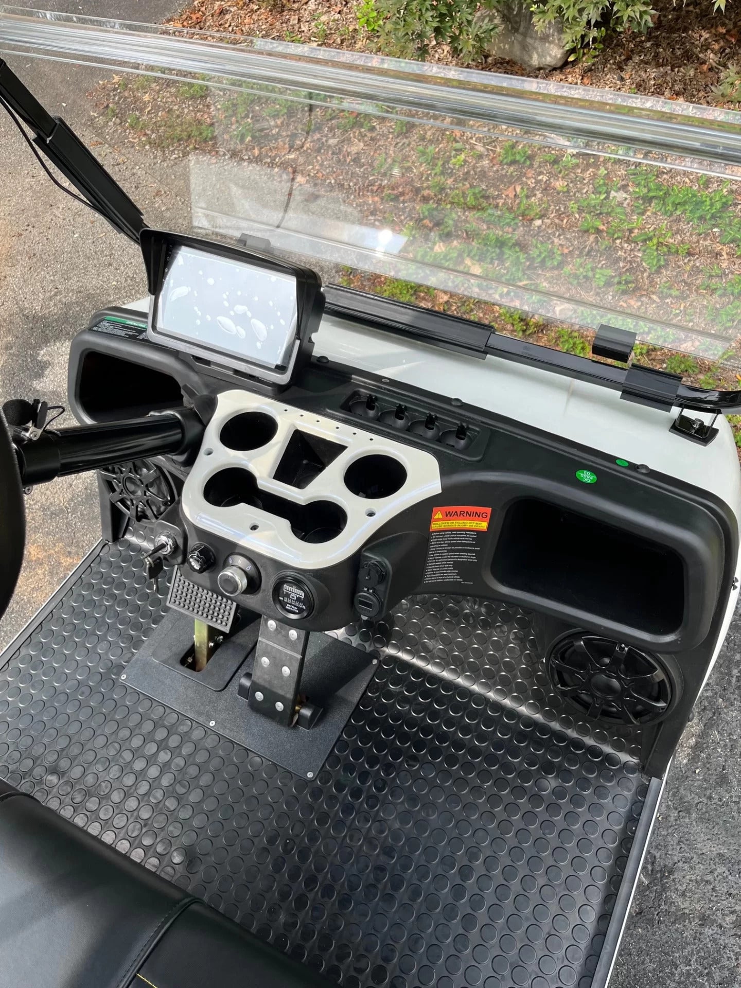2025 Evolution Classic 4 Plus Lithium Electric Golf Cart 4-Seater 48V Street Ready White