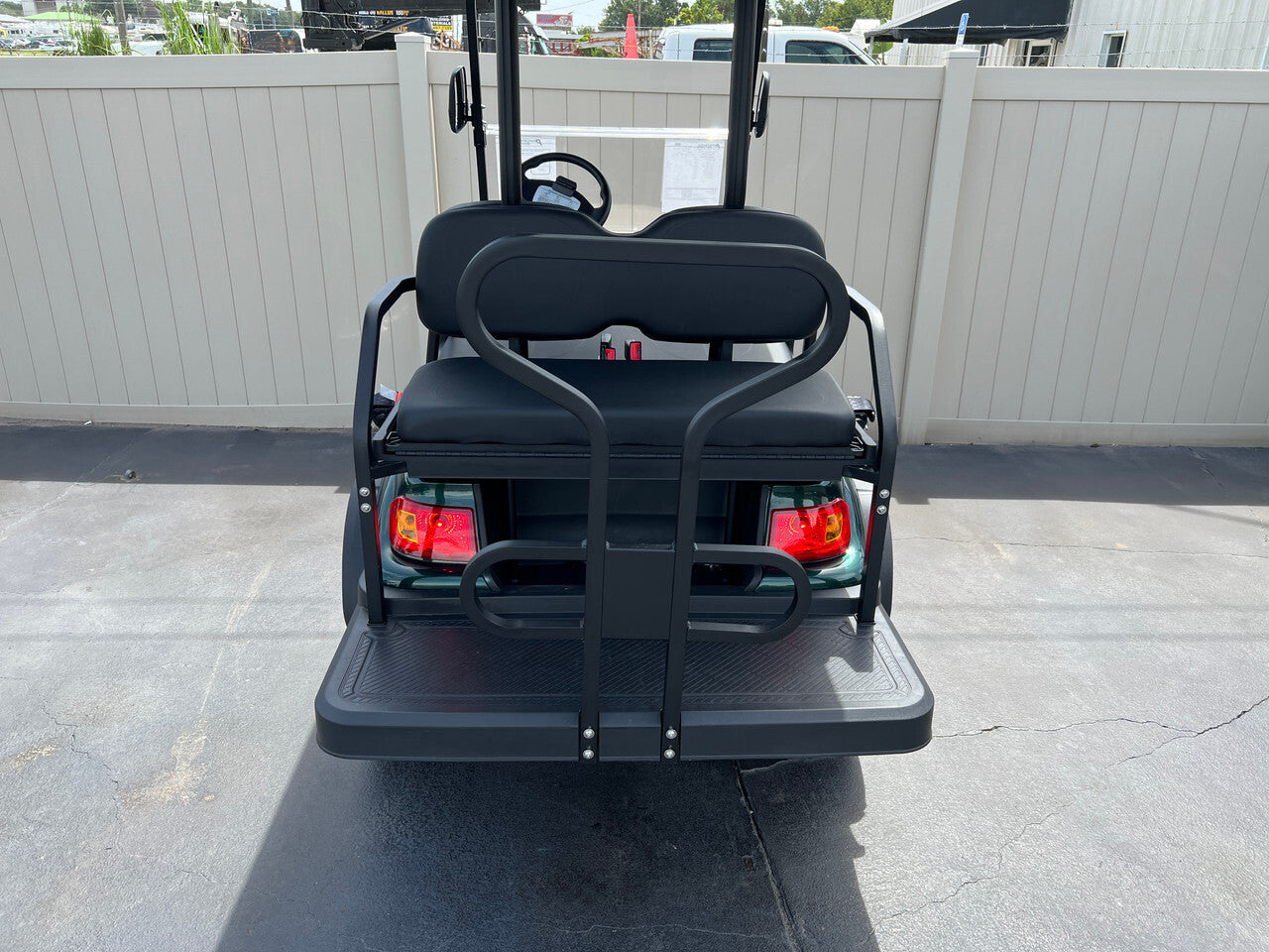 Green ICON i40 L Electric Golf Cart 4-Seater 48V with Lifted Suspension and Durable Steel Frame